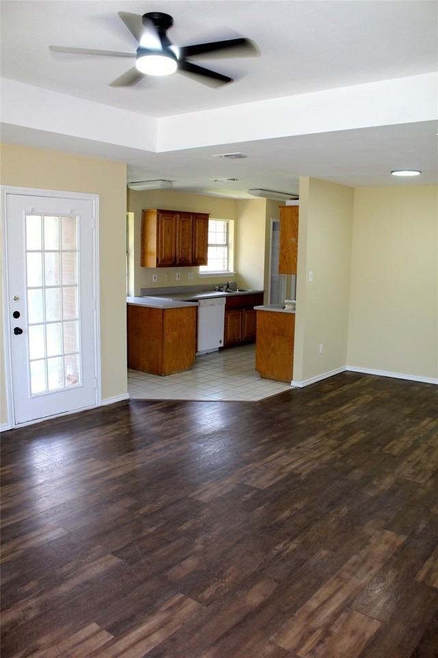 1803 Park Pl - Photo 4 of 40