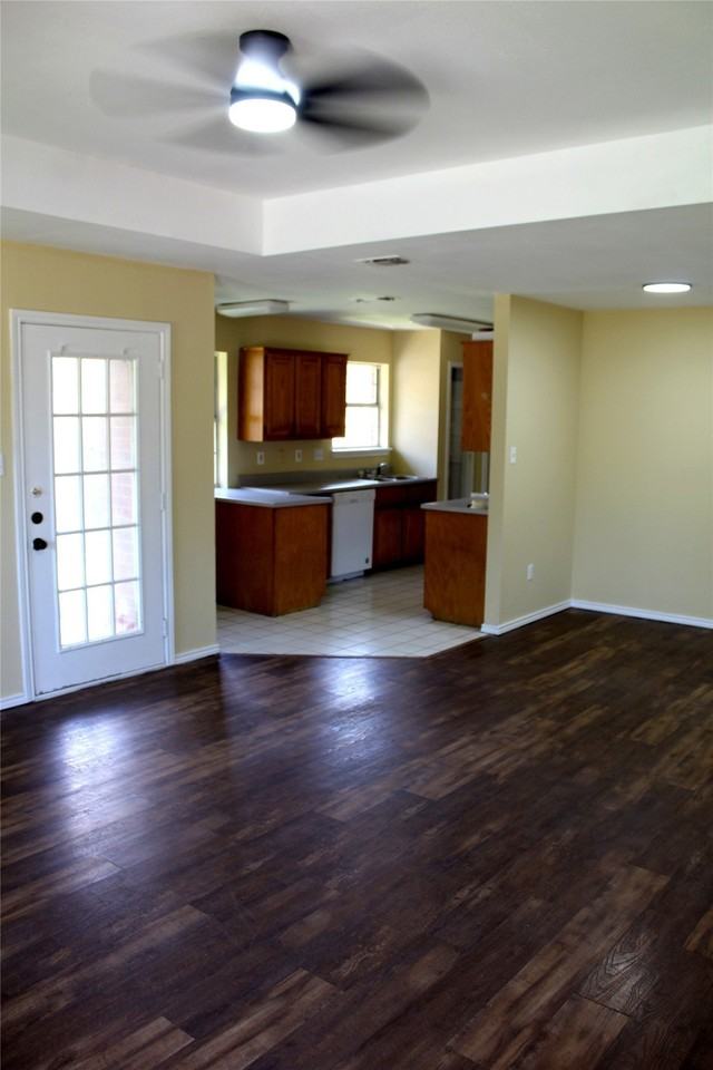 1803 Park Pl - Photo 5 of 40