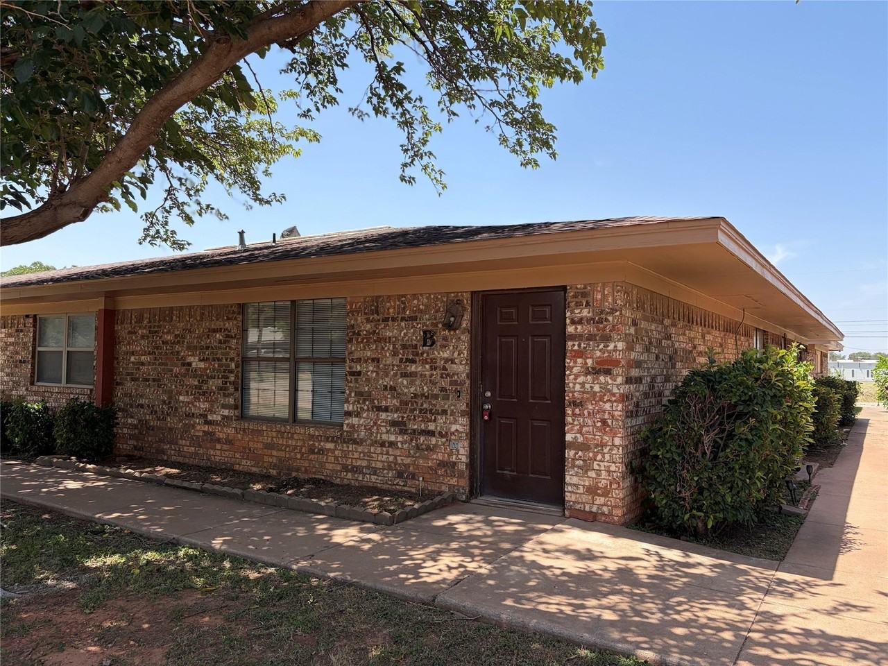 3442 State St #B - Photo 2 of 17