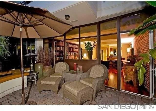 744 W Harbor Dr - Photo 2 of 23