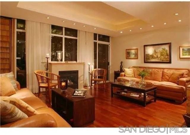 744 W Harbor Dr - Photo 3 of 23