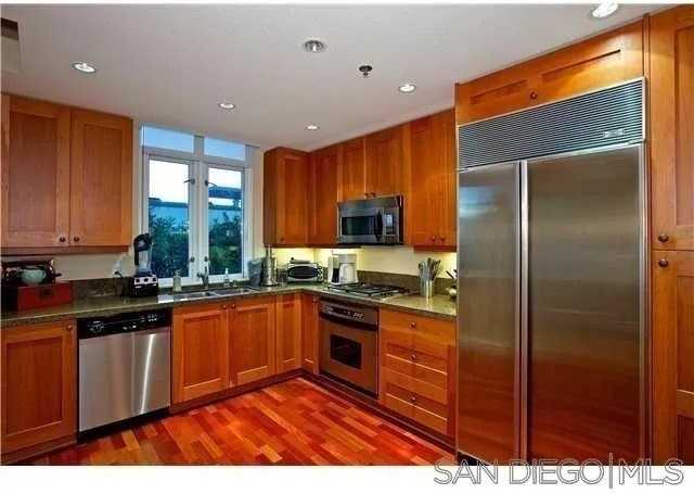 744 W Harbor Dr - Photo 4 of 23