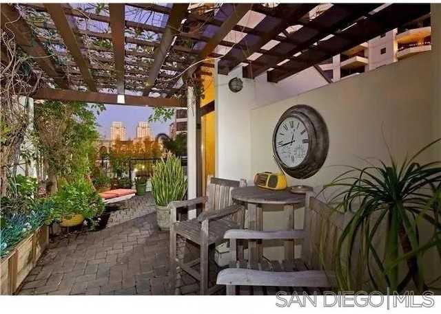 744 W Harbor Dr - Photo 7 of 23