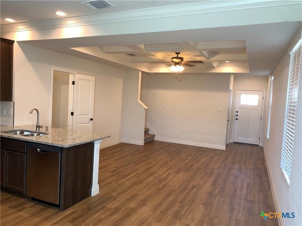 319 Untermaier St - Photo 5 of 18