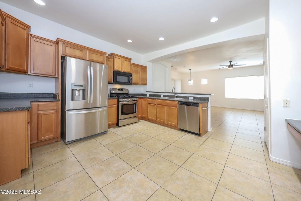 10401 E Yew Pl - Photo 6 of 29
