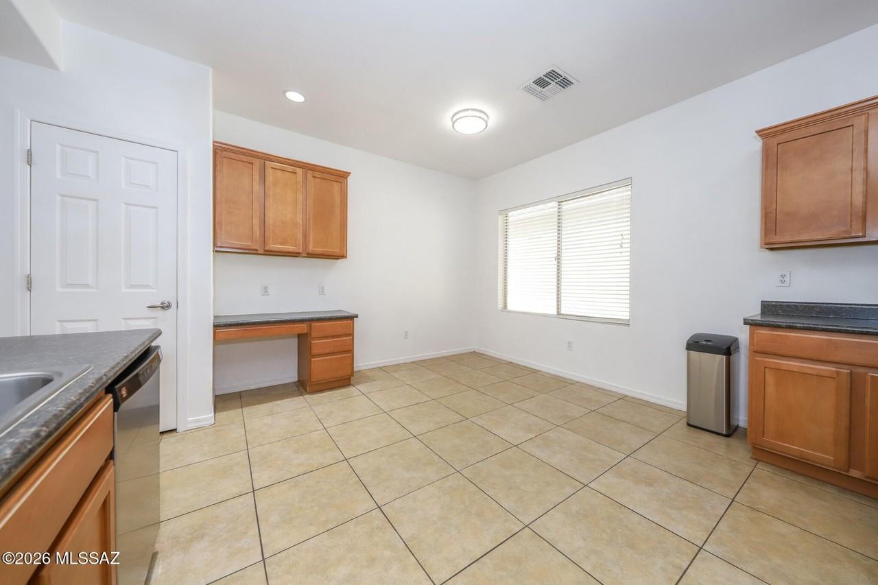 10401 E Yew Pl - Photo 7 of 29