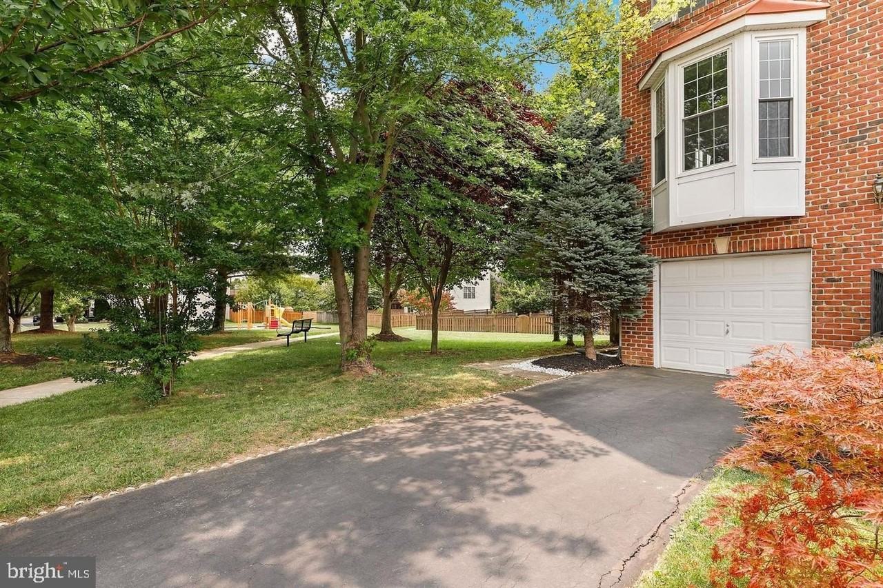 1942 Crossing Stone Ct - Photo 3 of 29