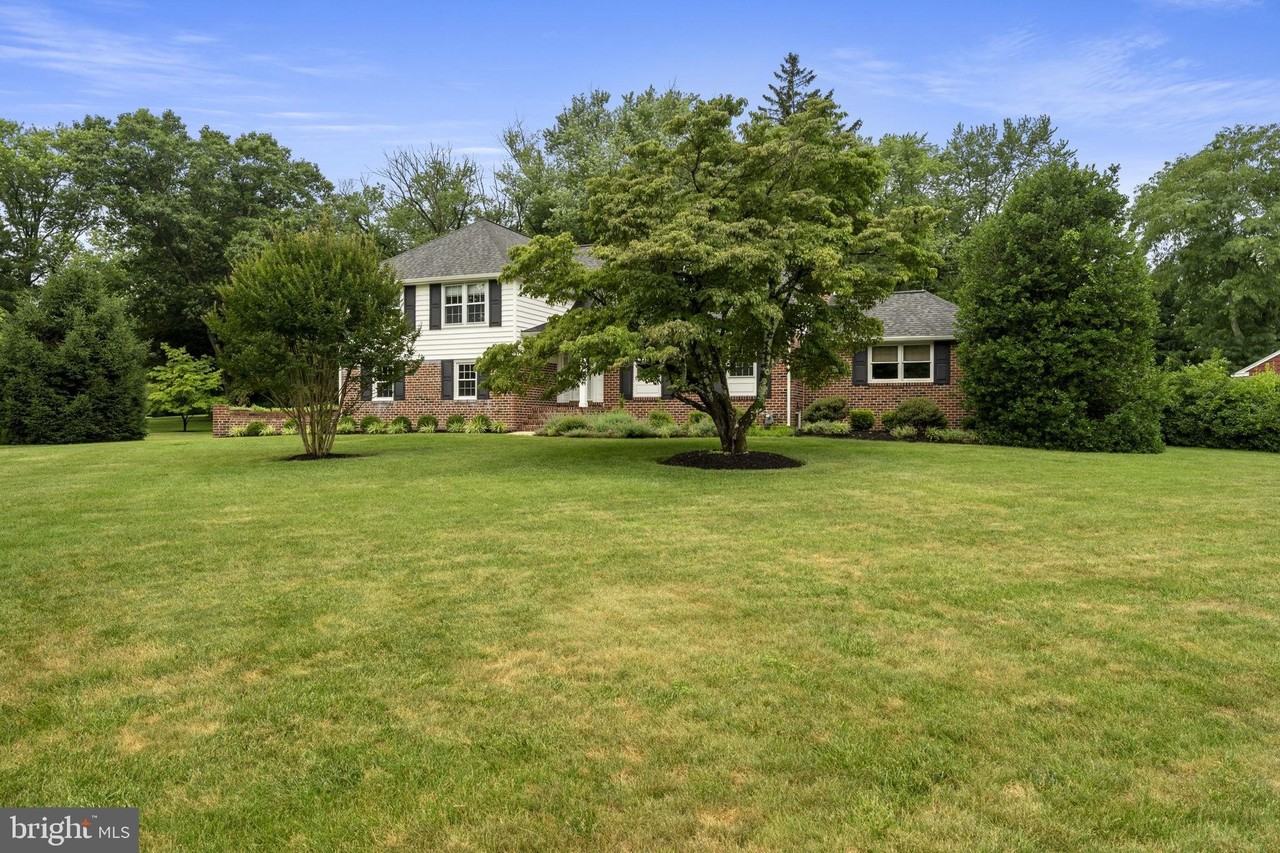 1026 Waltham Rd - Photo 2 of 38