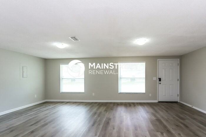 2216 Selkirk St - Photo 3 of 16
