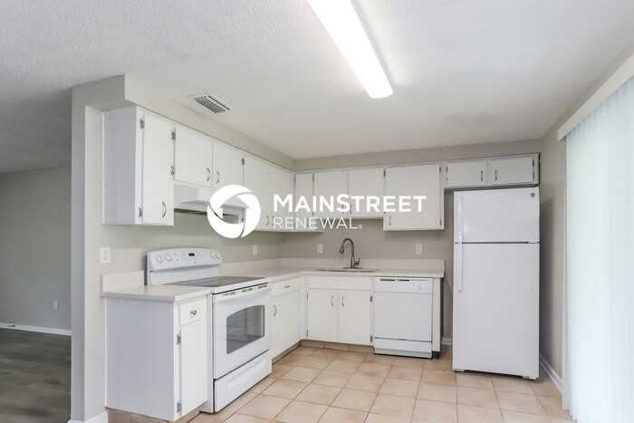 2216 Selkirk St - Photo 5 of 16