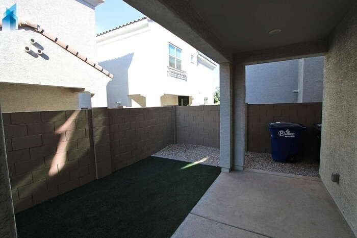 661 N Abalone Dr - Photo 4 of 34