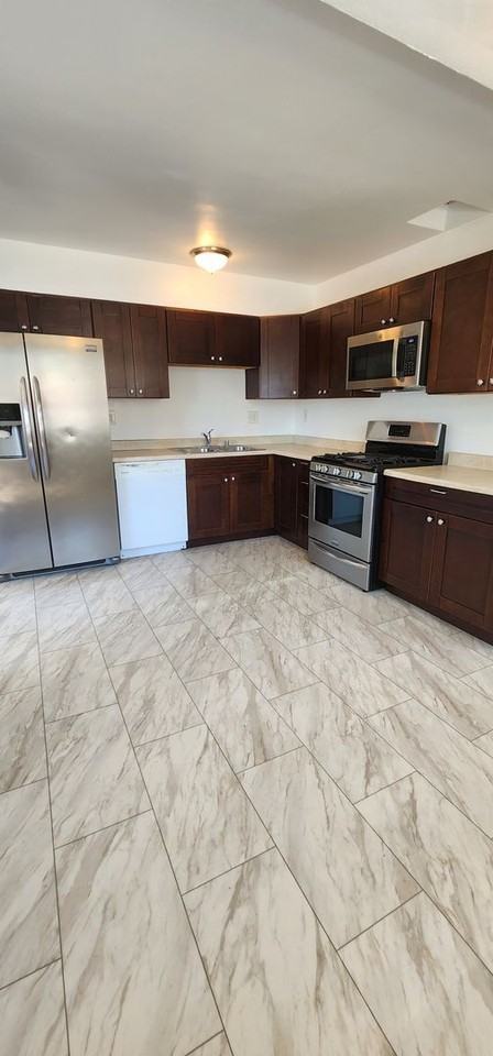 5904 Thorn St - Photo 7 of 24