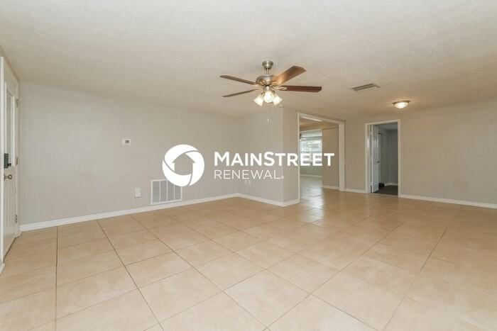 5700 Thrush Dr - Photo 4 of 16