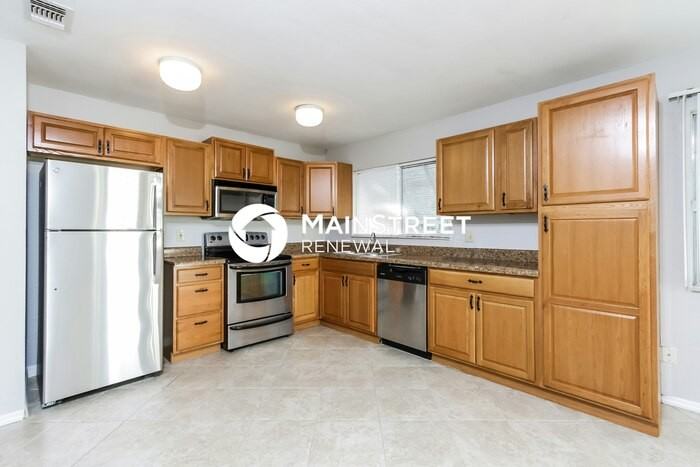 2680 Roxbury Cir - Photo 5 of 16