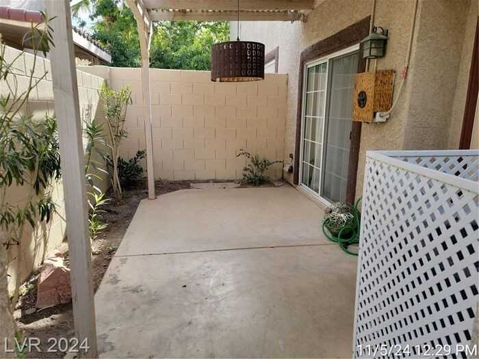 2605 Glen Green Ave - Photo 2 of 37