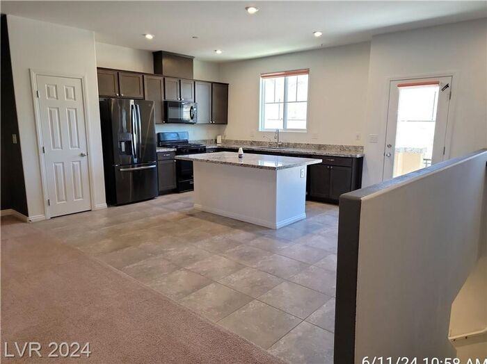 1301 Raritan Pl - Photo 5 of 31