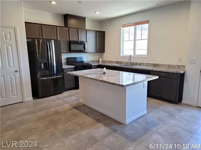 1301 Raritan Pl - Photo 7 of 31
