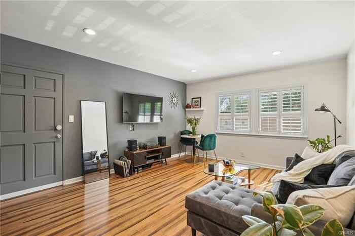 5841 Bowcroft St #4 - Photo 6 of 33