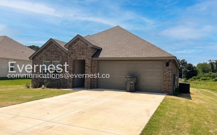 1607 Ridgefield Cir - Photo 2 of 28