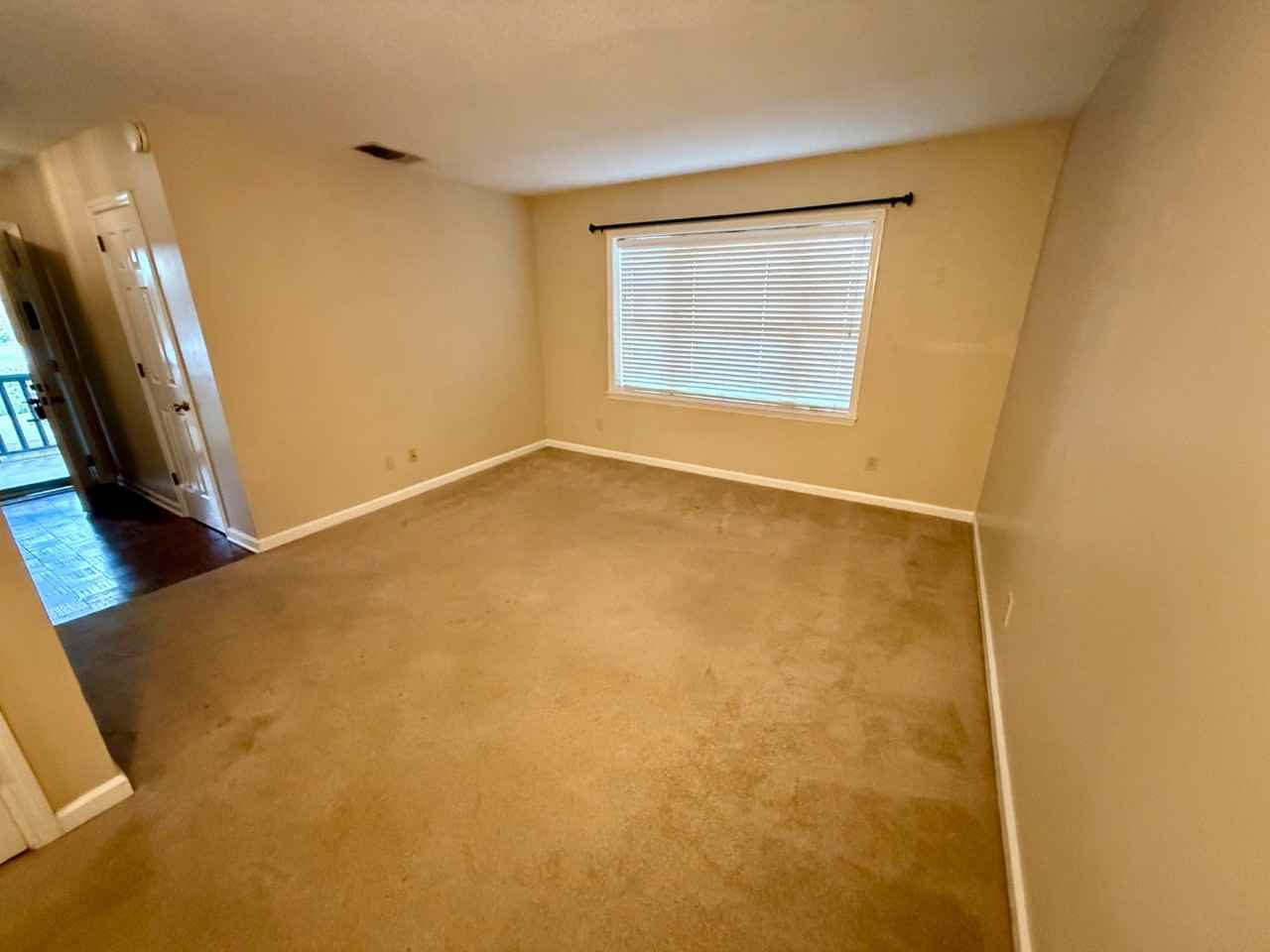 2040 Woodlawn Dr Sw - Photo 3 of 14