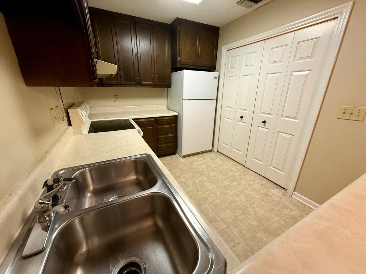 2040 Woodlawn Dr Sw - Photo 6 of 14