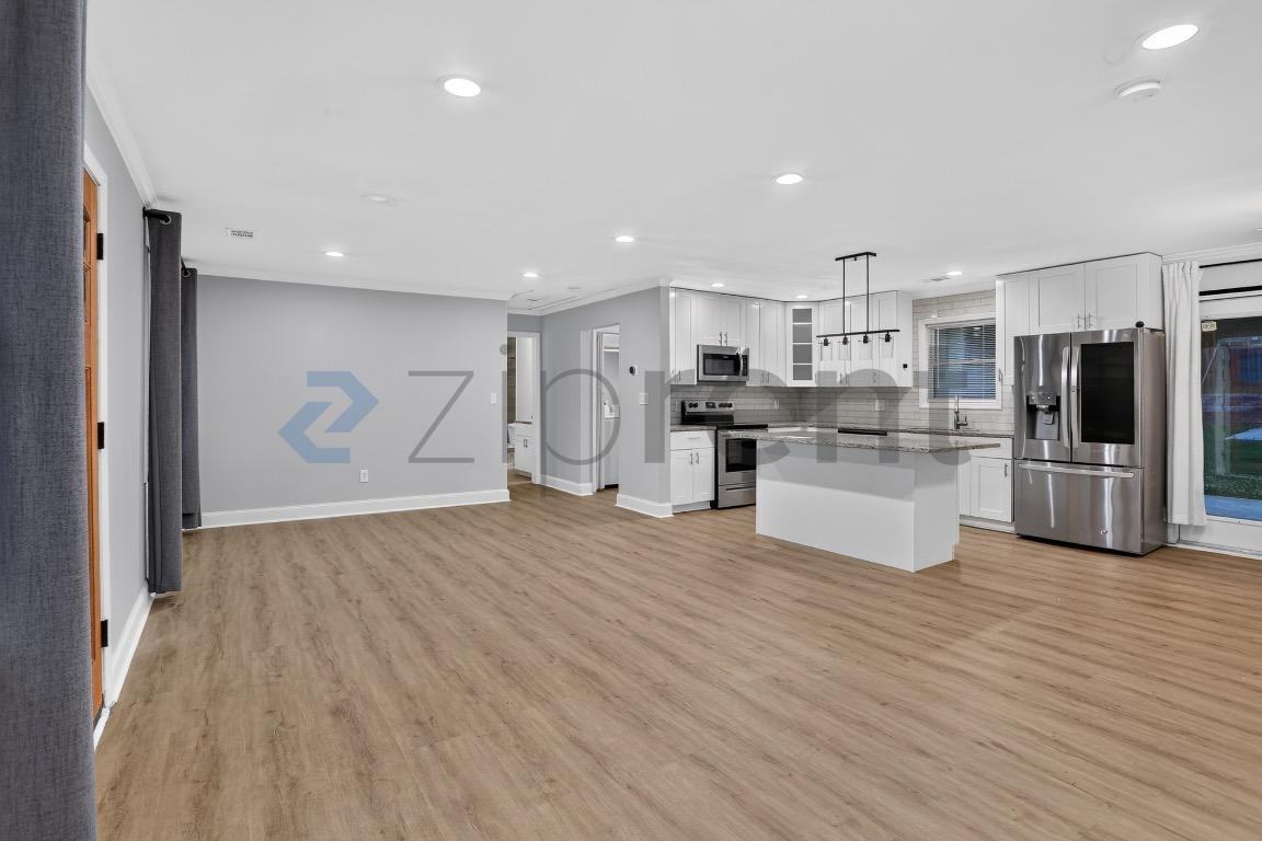 3436 Pinehill Dr - Photo 2 of 8
