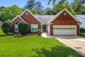 featured image of 5729 Lakeview Cir