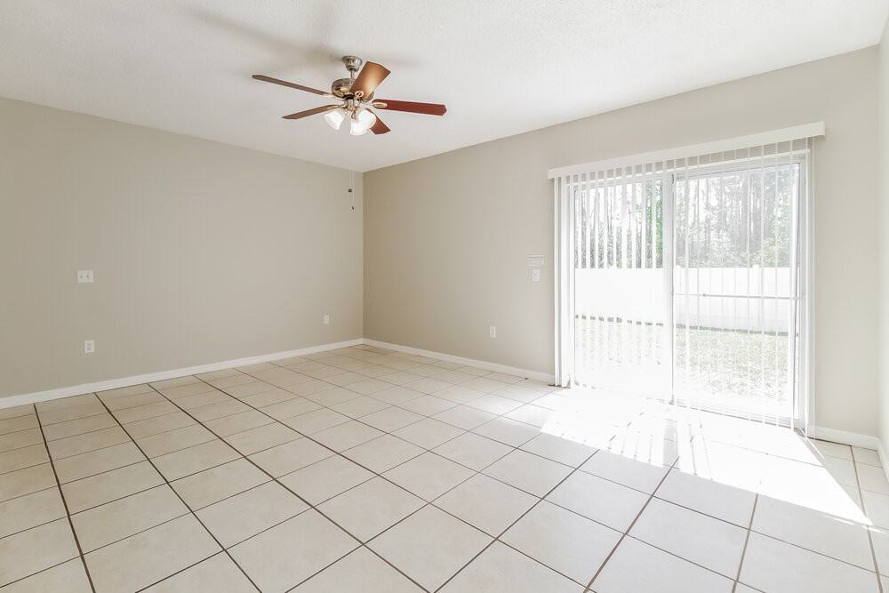 1005 Dudley Dr - Photo 4 of 16