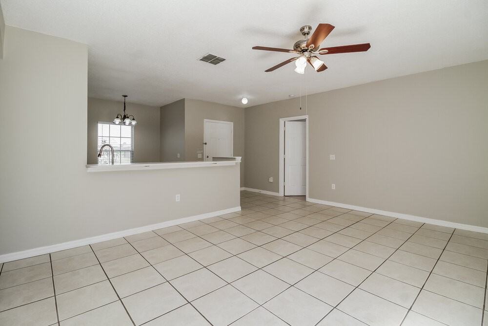 1005 Dudley Dr - Photo 5 of 16