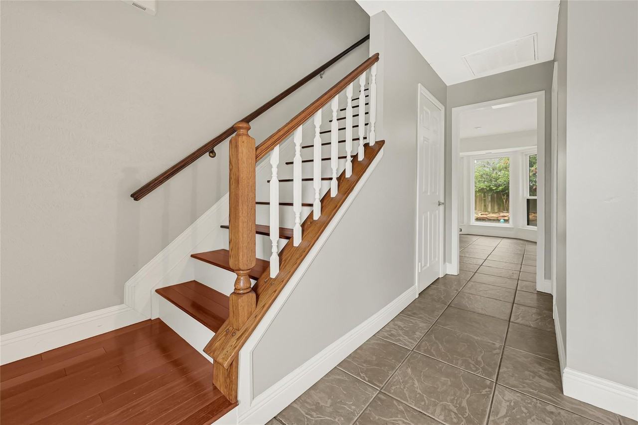 29 Dover Drive - Photo 4 of 12