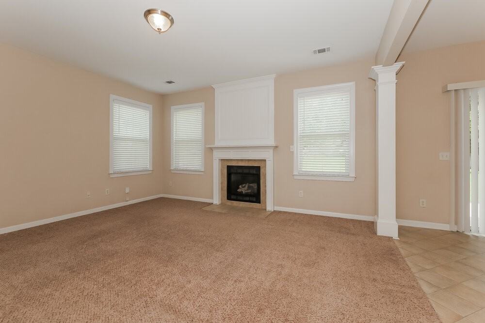 2505 Mockingbird Ln - Photo 4 of 17