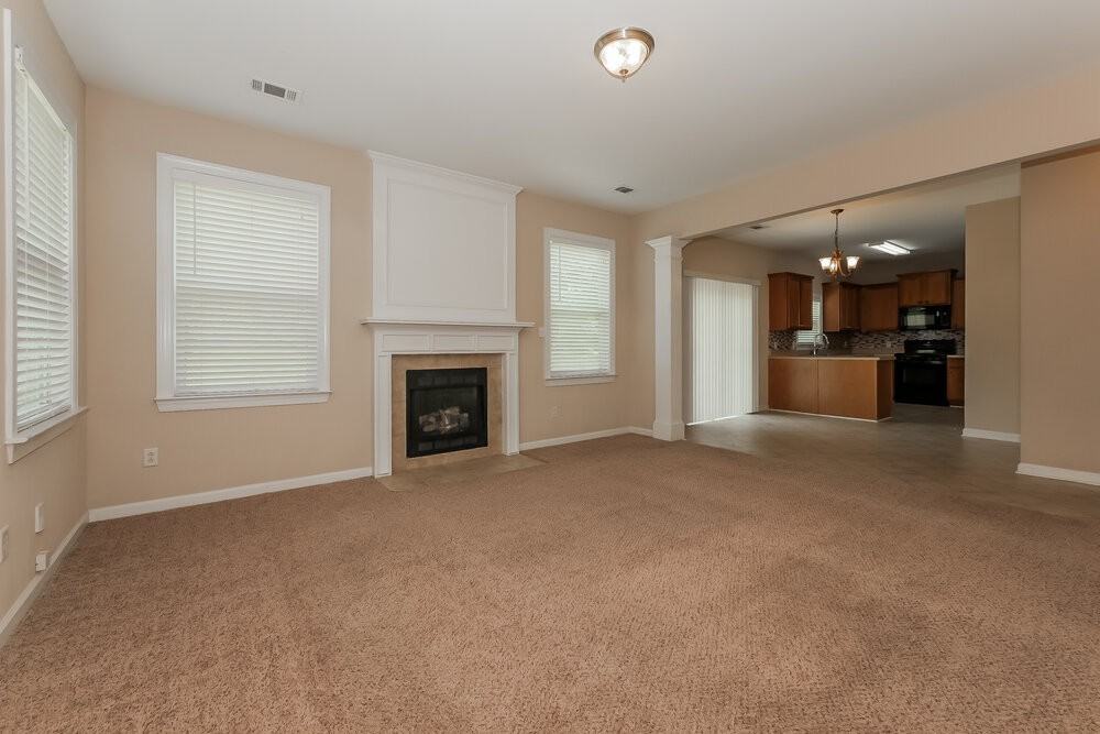 2505 Mockingbird Ln - Photo 5 of 17