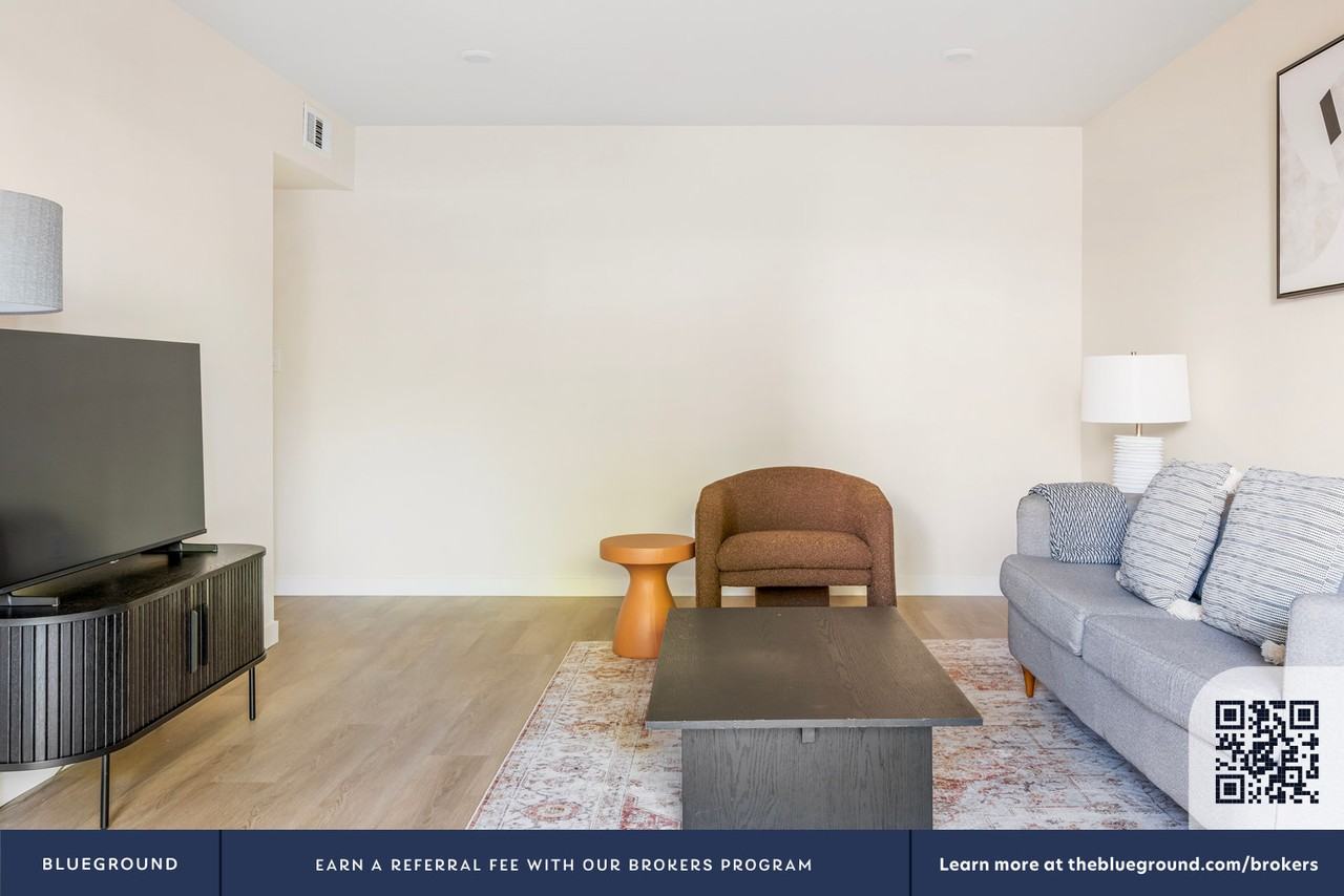 2721 Midtown Ct #1869 - Photo 5 of 25