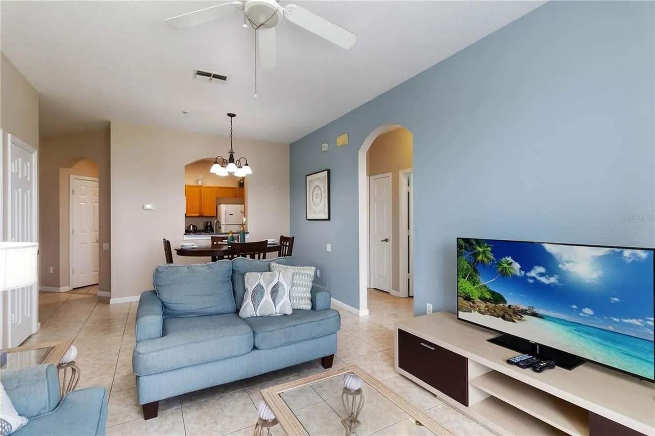 8105 Coconut Palm Way #1580538P - Photo 4 of 43