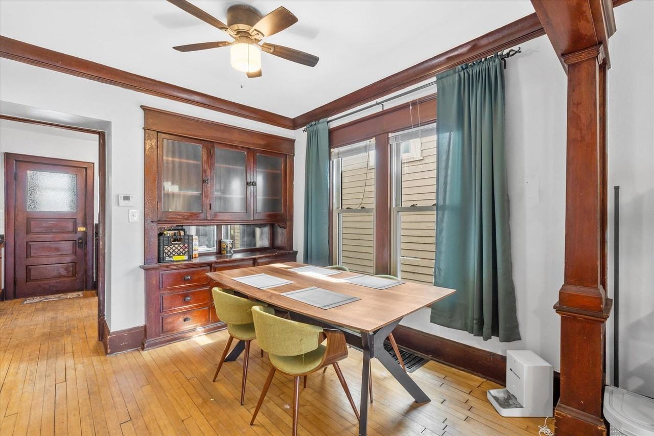 2116 N Oakland Ave #2116 - Photo 2 of 8