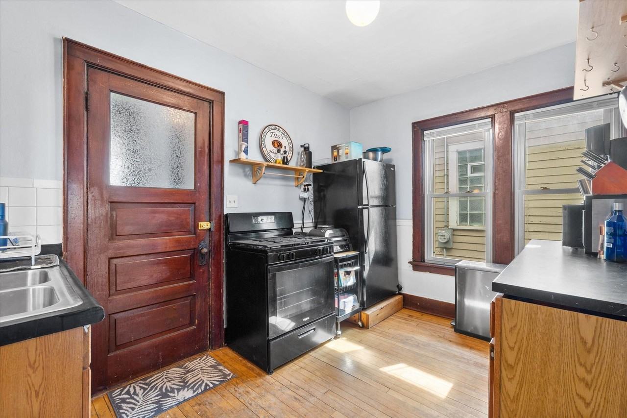 2116 N Oakland Ave #2116 - Photo 3 of 8
