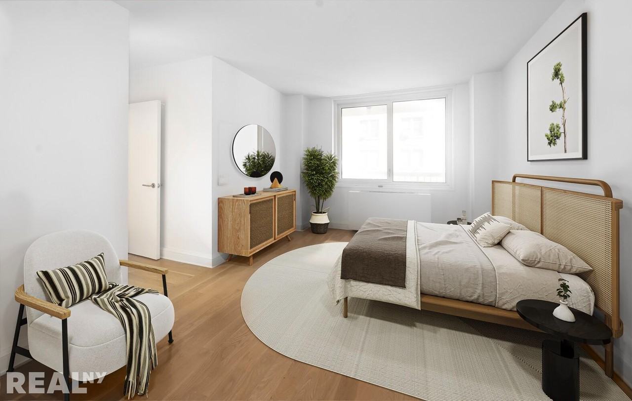 W End Ave #1708 - Photo 4 of 11