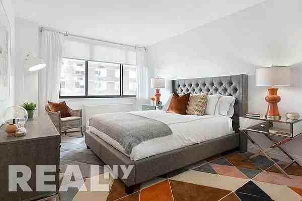 E 94th St #21C - Photo 2 of 11