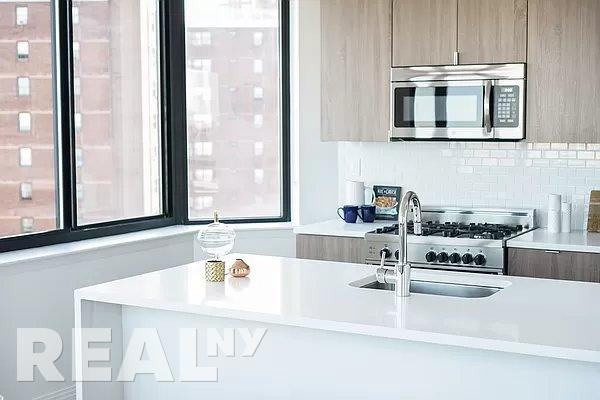 E 94th St #21C - Photo 4 of 11