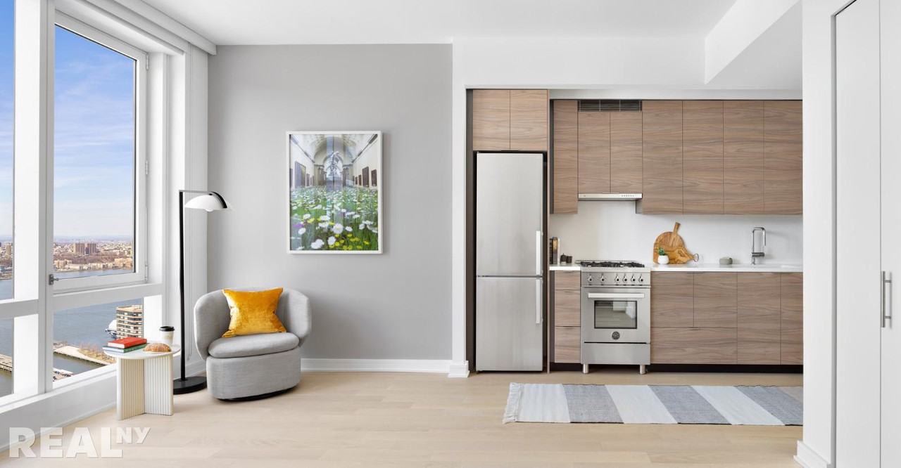 W 38th St #3505 - Photo 2 of 17