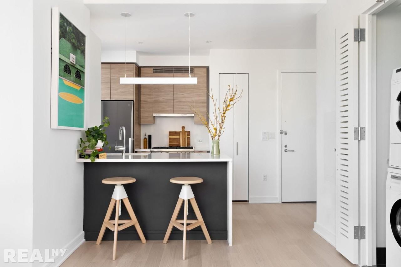 W 38th St #3505 - Photo 4 of 17