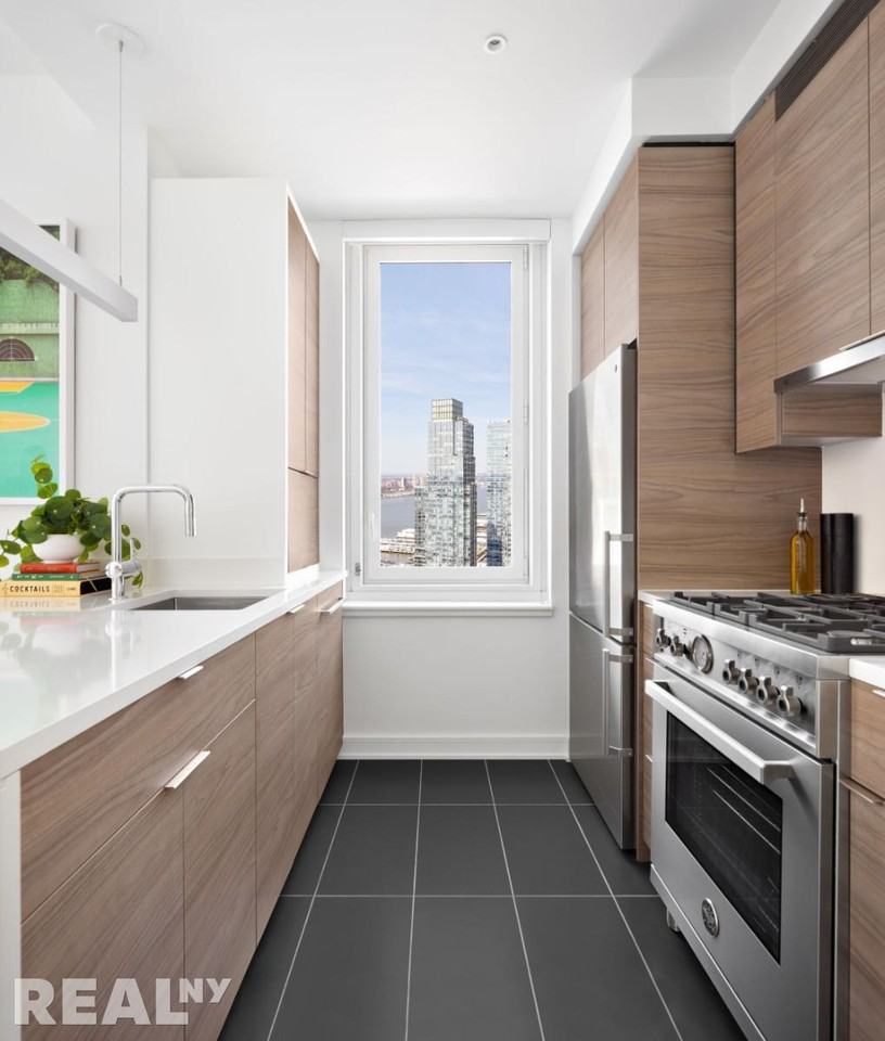 W 38th St #3505 - Photo 5 of 17