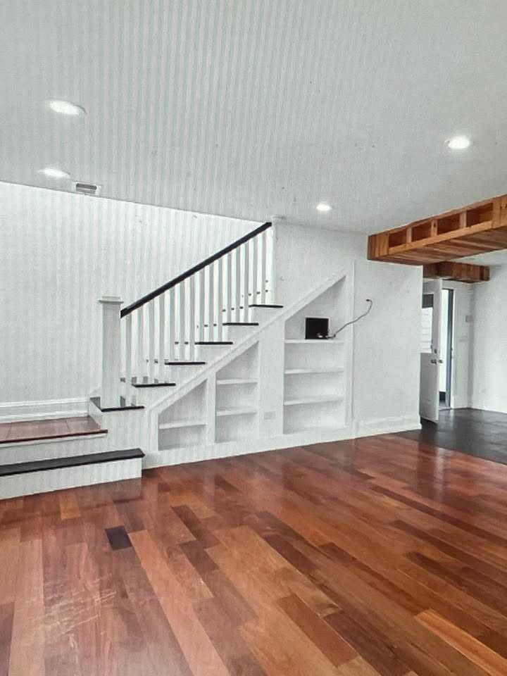 7807 South Nagle Avenue - Photo 2 of 11