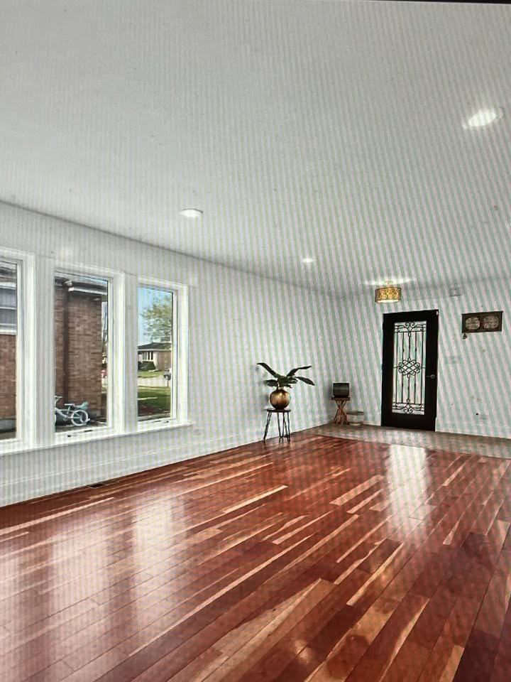 7807 South Nagle Avenue - Photo 4 of 11