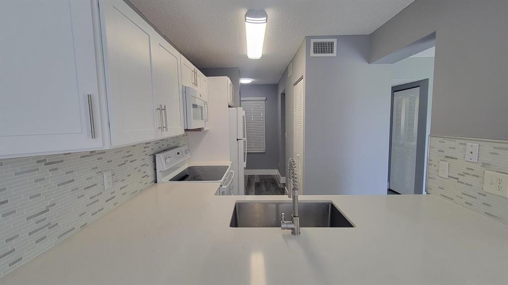 969 Coral Club Drive #969 - Photo 3 of 9