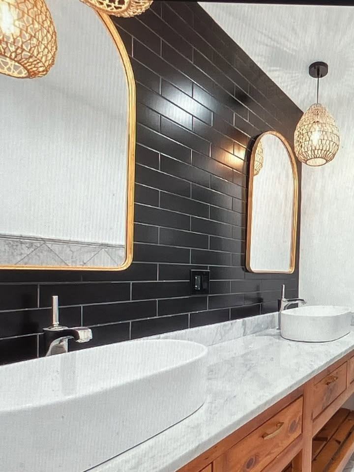 7807 South Nagle Avenue - Photo 7 of 11