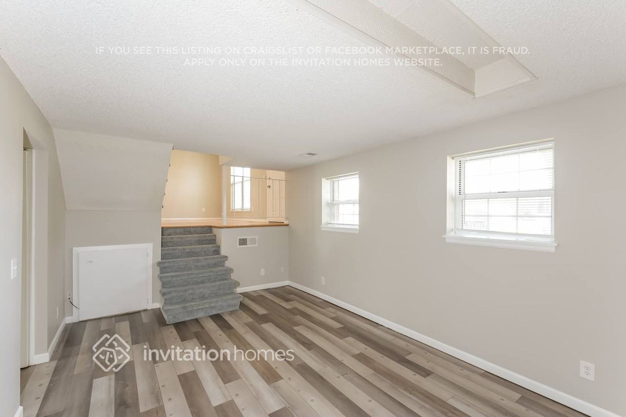1276 S Lewiston Way - Photo 3 of 16