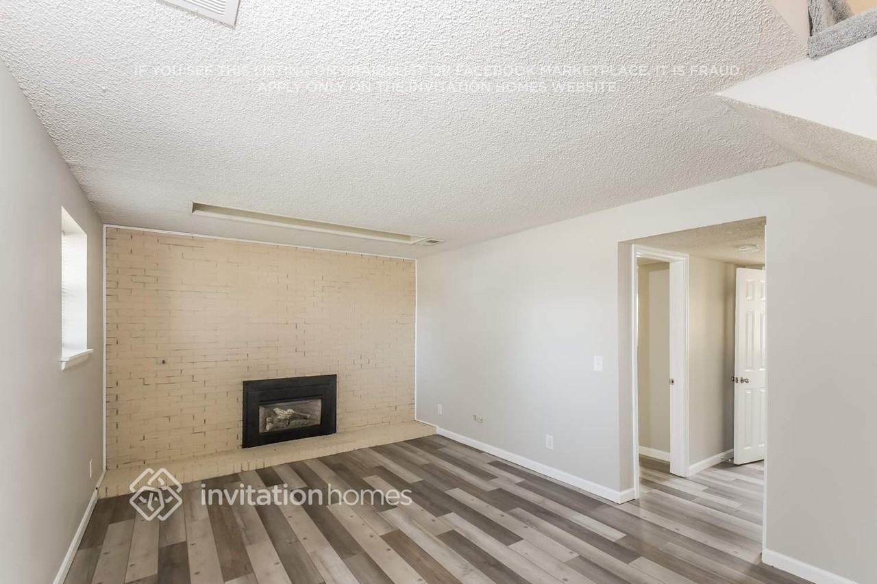 1276 S Lewiston Way - Photo 4 of 16