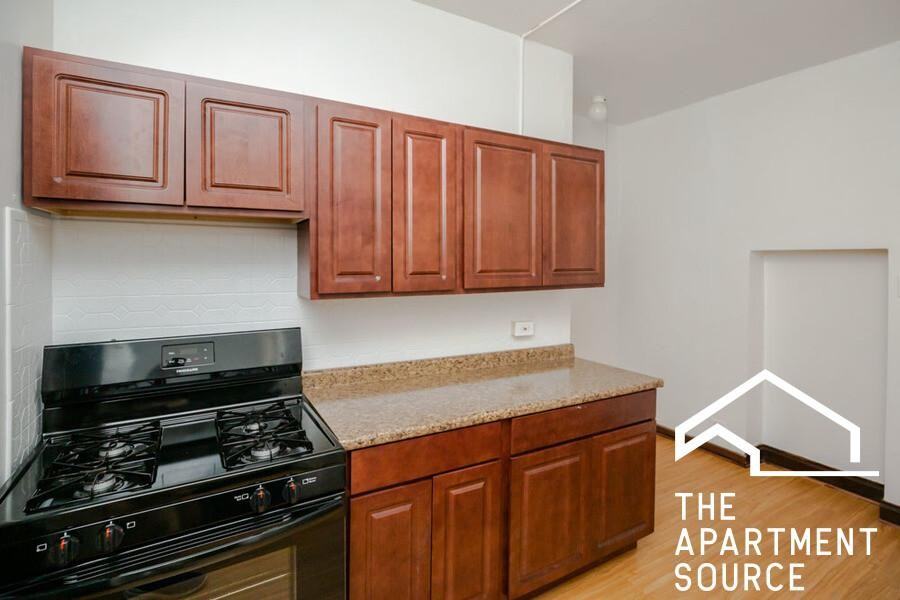 1943 Wesley Ave #1 - Photo 3 of 10