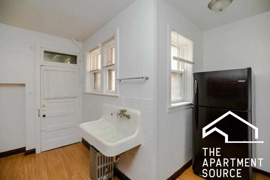 1943 Wesley Ave #1 - Photo 5 of 10
